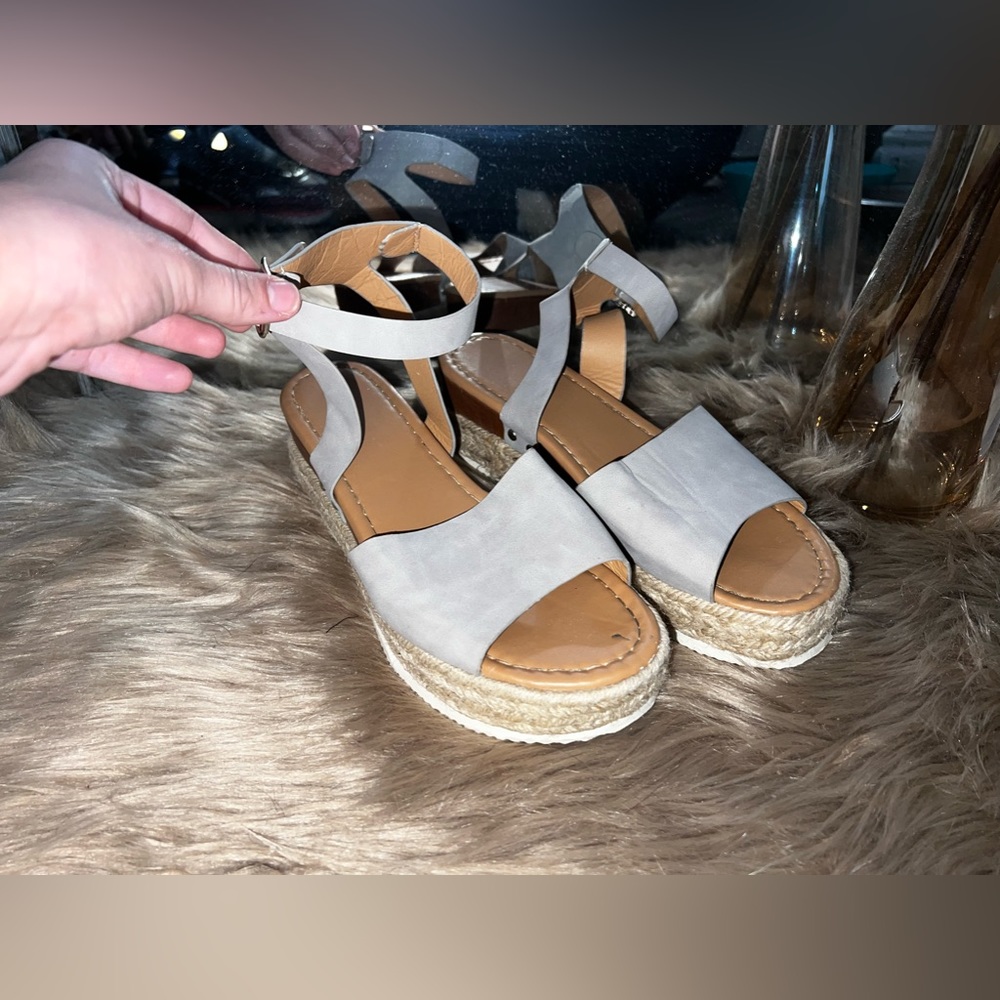 Gray platform sandals. Size 8.